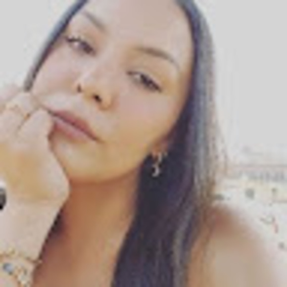 Meet your Posher, Abril - Picture 1 of 1